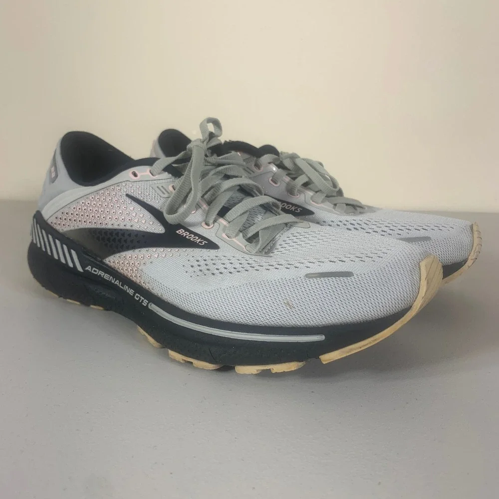 Brooks Adrenaline GTS 22 White and Black Athletic Shoes - Picture 6 of 12